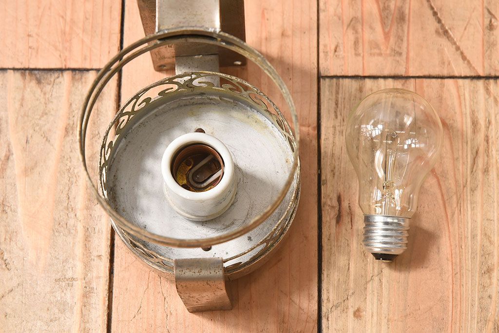 昭和レトロ　シンプルなアンティーク壁掛け照明(2)