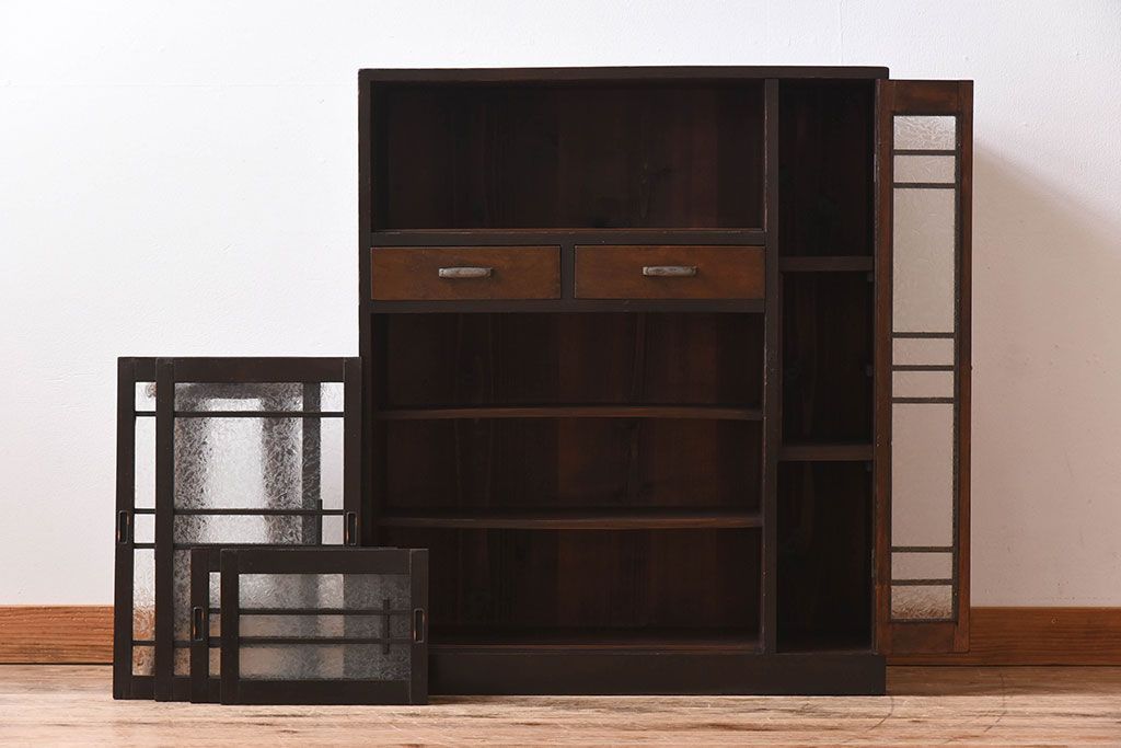 アンティーク家具　結霜ガラス入り!古い木製の収納棚(下駄箱)