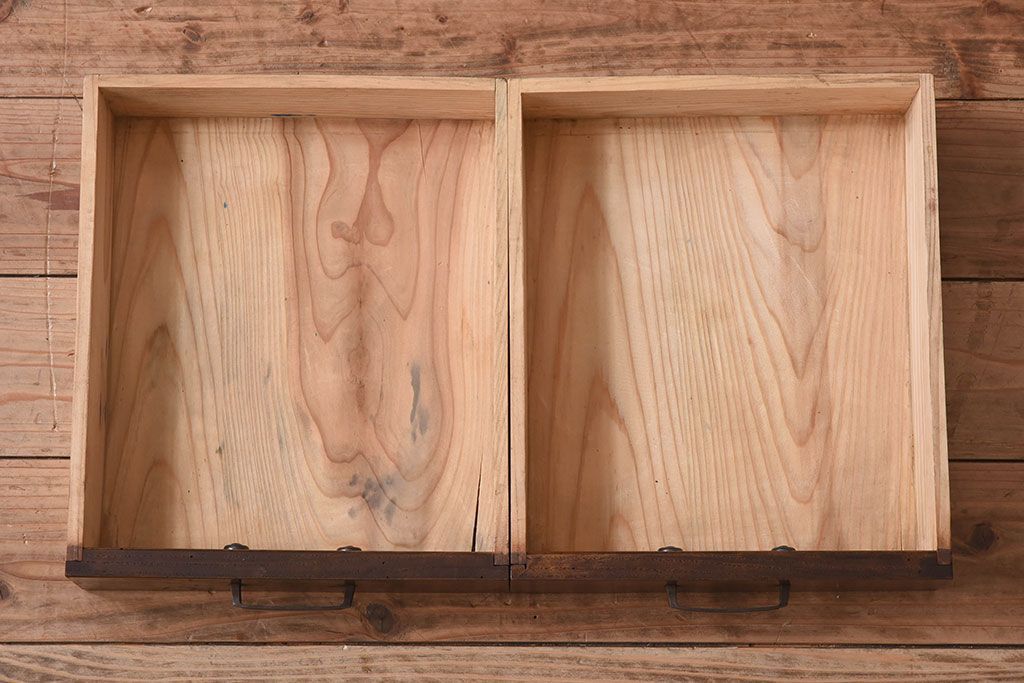 アンティーク家具　結霜ガラス入り!古い木製の収納棚(下駄箱)