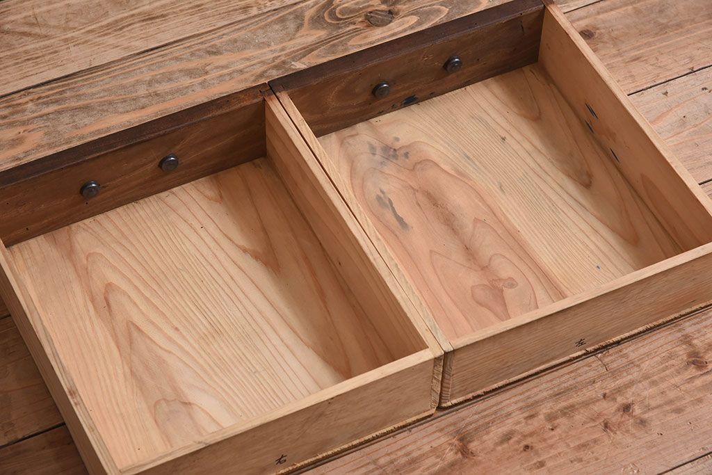 アンティーク家具　結霜ガラス入り!古い木製の収納棚(下駄箱)