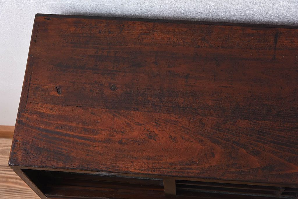 アンティーク家具　結霜ガラス入り!古い木製の収納棚(下駄箱)