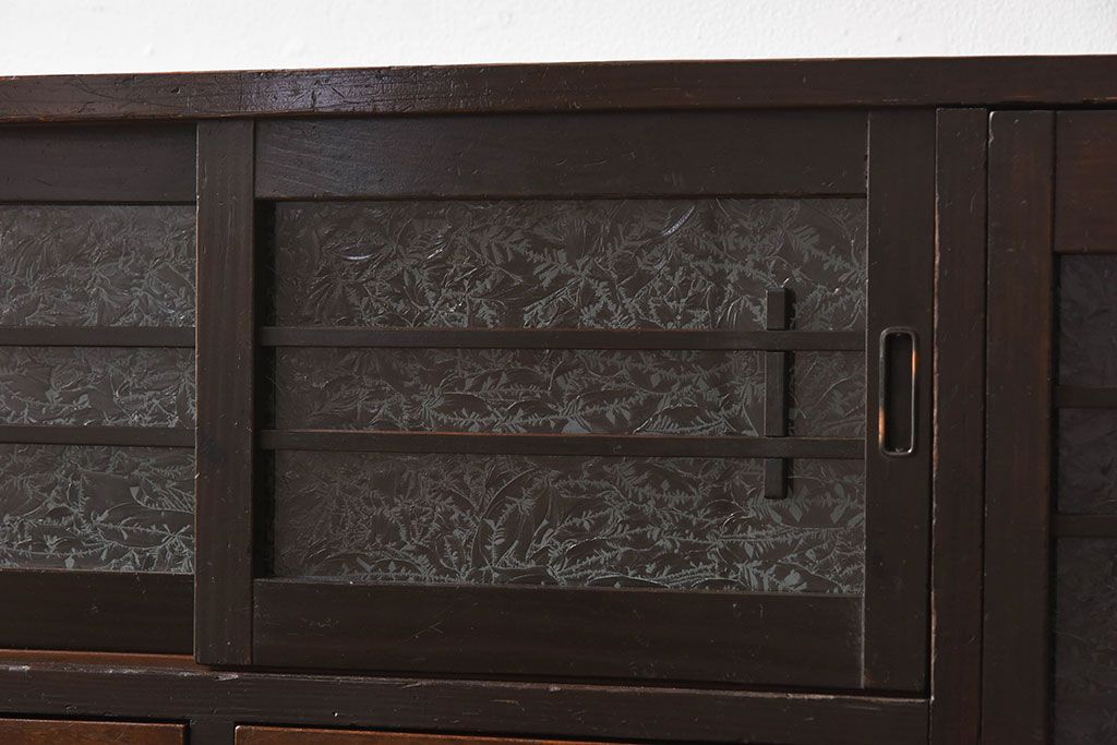 アンティーク家具　結霜ガラス入り!古い木製の収納棚(下駄箱)