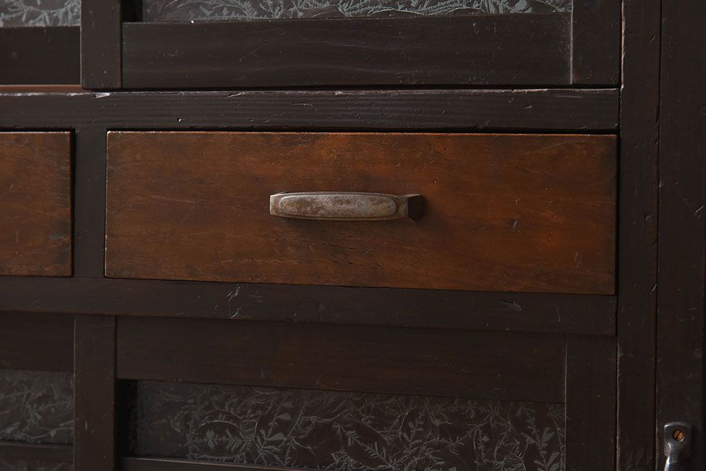 アンティーク家具　結霜ガラス入り!古い木製の収納棚(下駄箱)