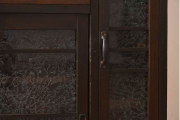 アンティーク家具　結霜ガラス入り!古い木製の収納棚(下駄箱)