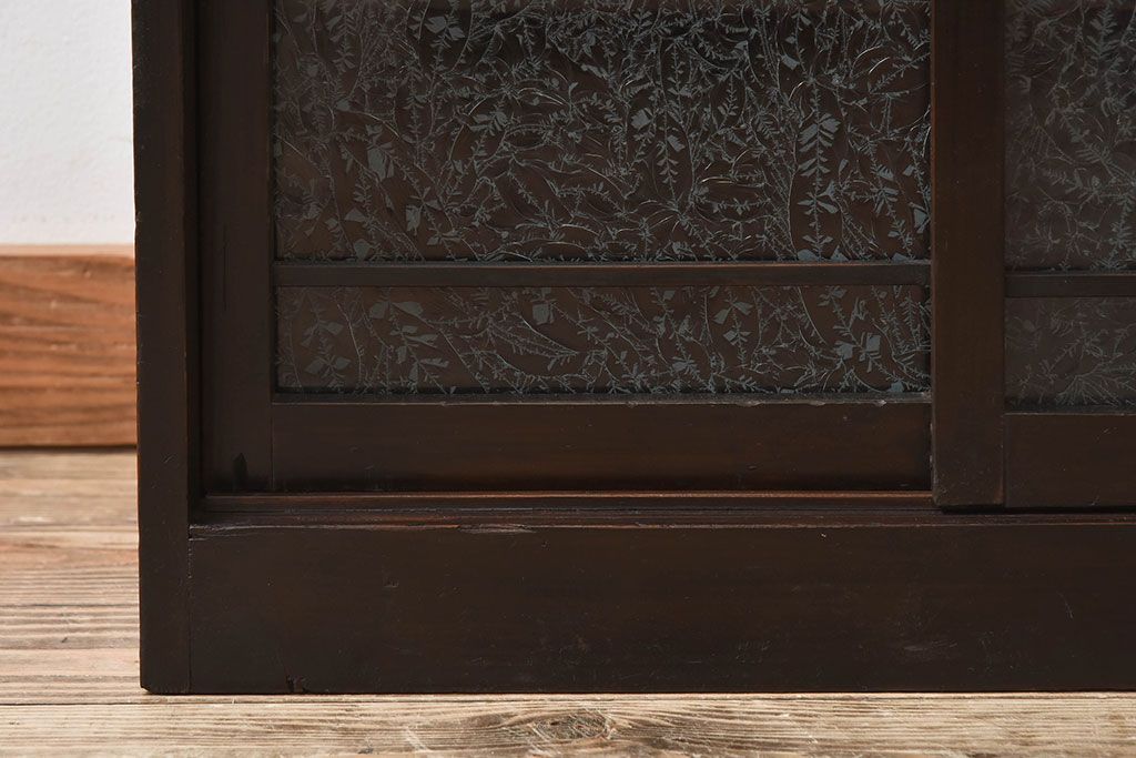 アンティーク家具　結霜ガラス入り!古い木製の収納棚(下駄箱)