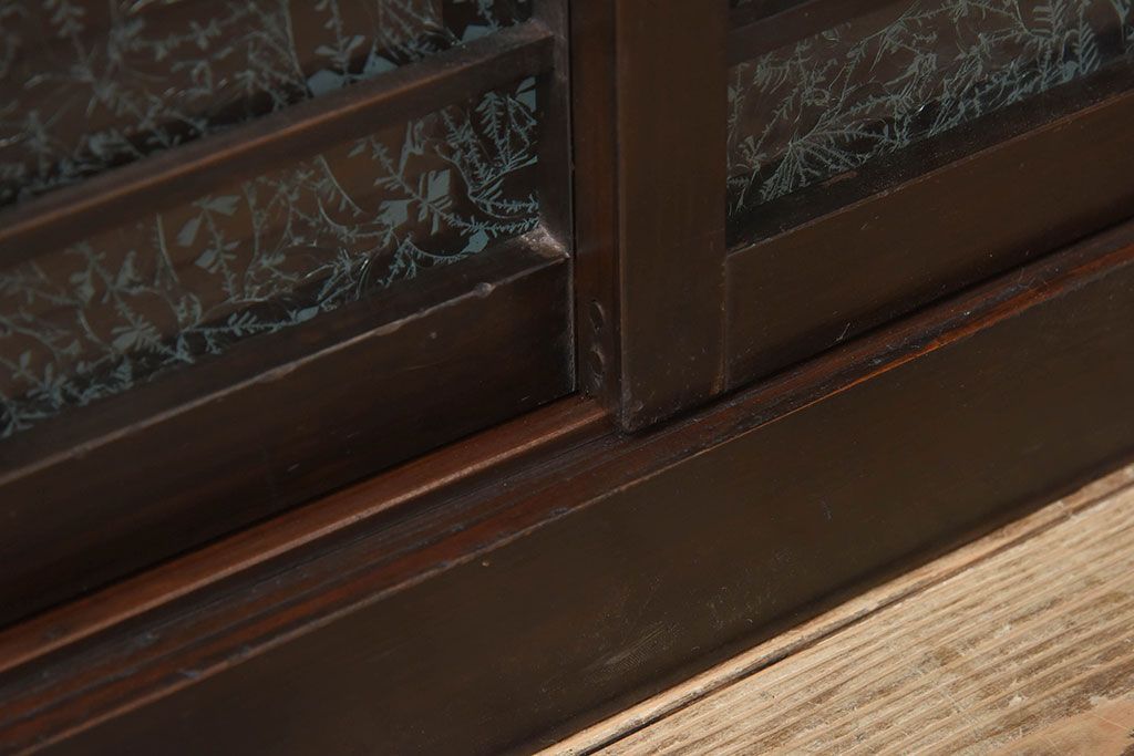 アンティーク家具　結霜ガラス入り!古い木製の収納棚(下駄箱)