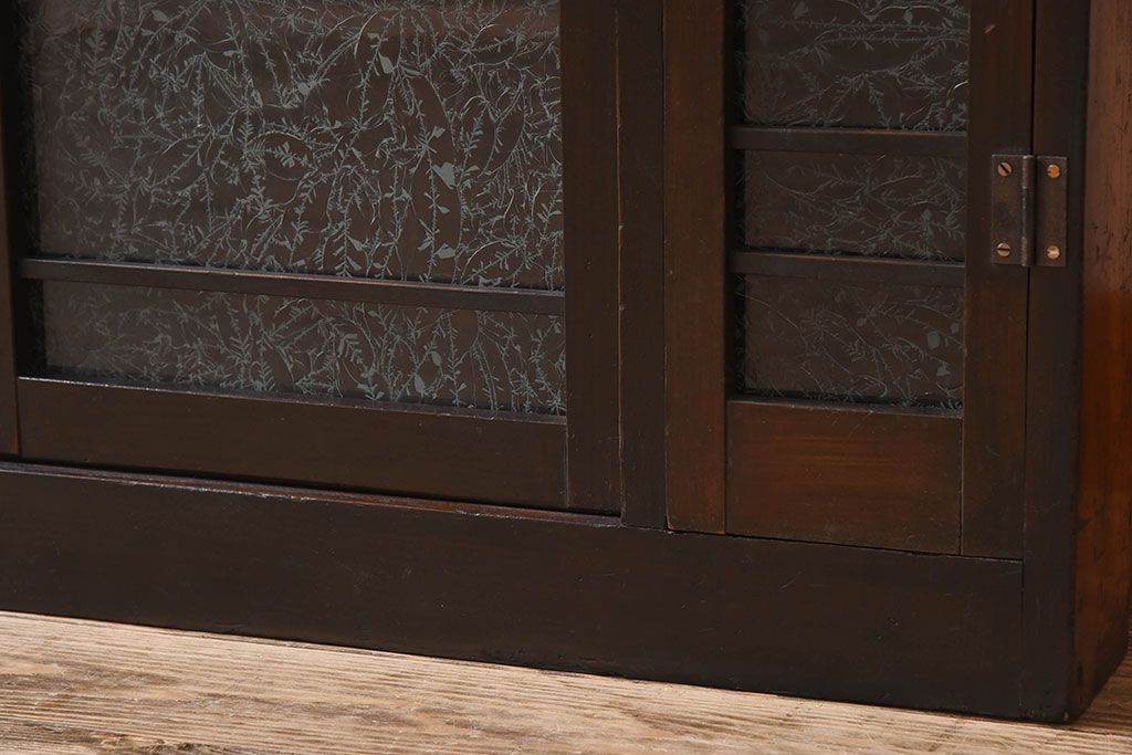 アンティーク家具　結霜ガラス入り!古い木製の収納棚(下駄箱)