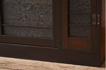 アンティーク家具　結霜ガラス入り!古い木製の収納棚(下駄箱)