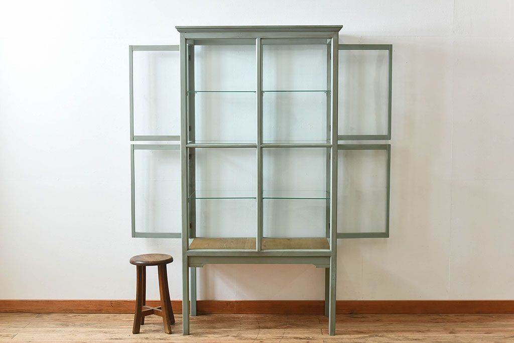 アンティーク家具　アンティーク　脚付き　縦型　上品なペイントガラスケース