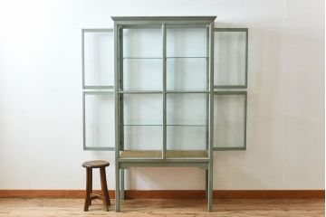 アンティーク家具　アンティーク　脚付き　縦型　上品なペイントガラスケース