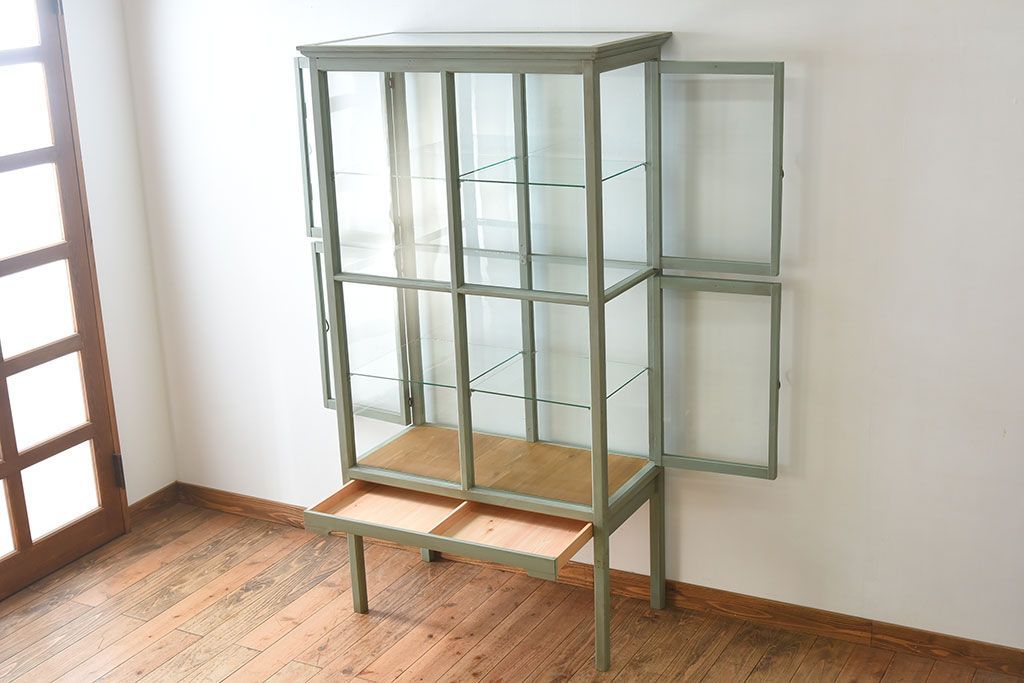 アンティーク家具　アンティーク　脚付き　縦型　上品なペイントガラスケース