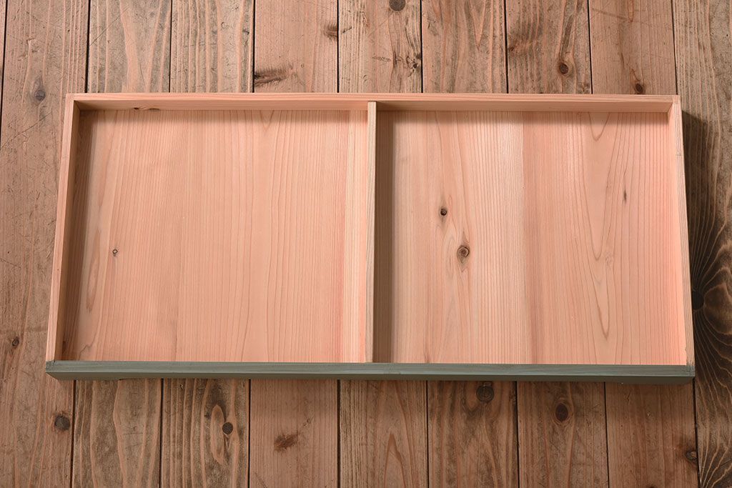 アンティーク家具　アンティーク　脚付き　縦型　上品なペイントガラスケース