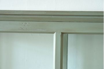 アンティーク家具　アンティーク　脚付き　縦型　上品なペイントガラスケース