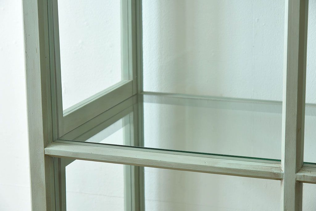 アンティーク家具　アンティーク　脚付き　縦型　上品なペイントガラスケース