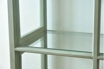 アンティーク家具　アンティーク　脚付き　縦型　上品なペイントガラスケース