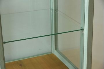 アンティーク家具　アンティーク　脚付き　縦型　上品なペイントガラスケース