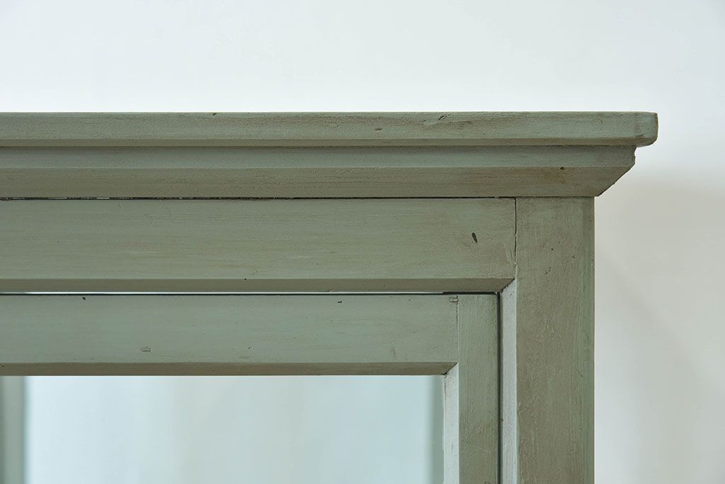 アンティーク家具　アンティーク　脚付き　縦型　上品なペイントガラスケース