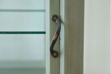 アンティーク家具　アンティーク　脚付き　縦型　上品なペイントガラスケース