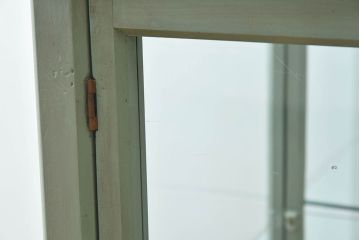 アンティーク家具　アンティーク　脚付き　縦型　上品なペイントガラスケース