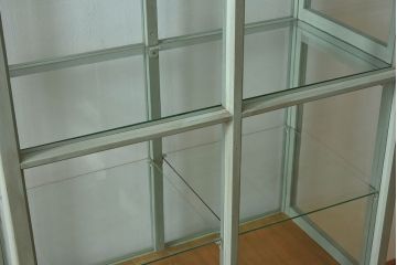 アンティーク家具　アンティーク　脚付き　縦型　上品なペイントガラスケース