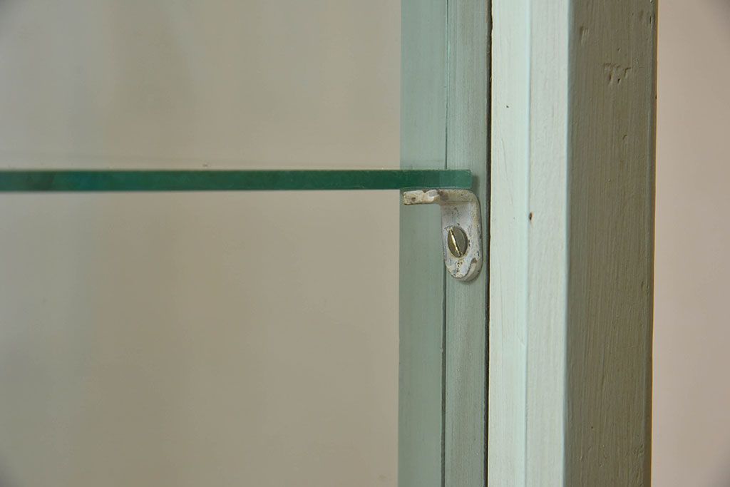 アンティーク家具　アンティーク　脚付き　縦型　上品なペイントガラスケース