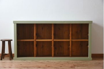 アンティーク家具　アンティークペイント　4枚引き戸　モールガラス戸のおしゃれなローボード