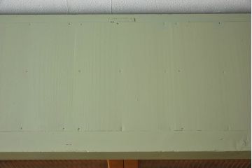 アンティーク家具　アンティークペイント　4枚引き戸　モールガラス戸のおしゃれなローボード