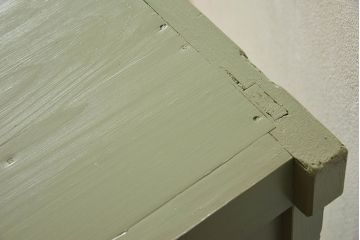 アンティーク家具　アンティークペイント　4枚引き戸　モールガラス戸のおしゃれなローボード