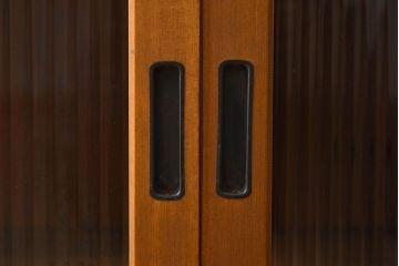 アンティーク家具　アンティークペイント　4枚引き戸　モールガラス戸のおしゃれなローボード