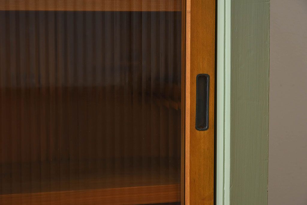 アンティーク家具　アンティークペイント　4枚引き戸　モールガラス戸のおしゃれなローボード