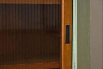 アンティーク家具　アンティークペイント　4枚引き戸　モールガラス戸のおしゃれなローボード