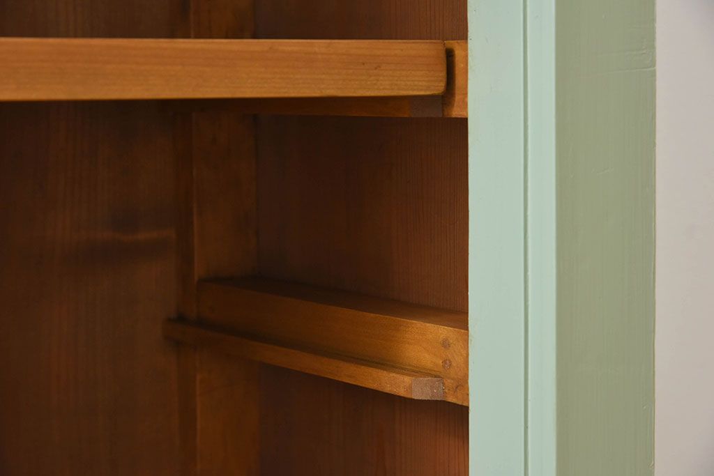 アンティーク家具　アンティークペイント　4枚引き戸　モールガラス戸のおしゃれなローボード