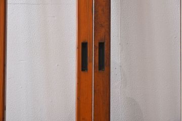 和製アンティーク　レトロな古い木のガラス戸2枚セット(2)