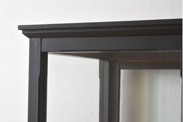 アンティーク家具　アンティーク　脚付き　縦型　上品なペイントガラスケース(2)