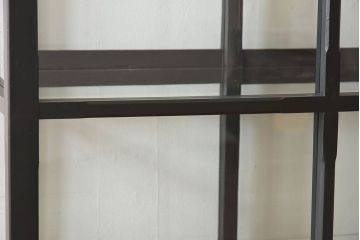 アンティーク家具　アンティーク　脚付き　縦型　上品なペイントガラスケース(2)