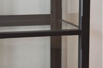 アンティーク家具　アンティーク　脚付き　縦型　上品なペイントガラスケース(2)