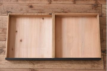 アンティーク家具　アンティーク　脚付き　縦型　上品なペイントガラスケース(2)