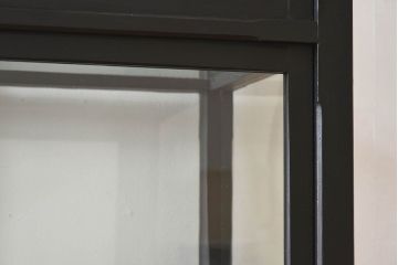 アンティーク家具　アンティーク　脚付き　縦型　上品なペイントガラスケース(2)