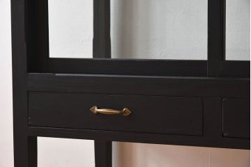 アンティーク家具　アンティーク　脚付き　縦型　上品なペイントガラスケース(2)