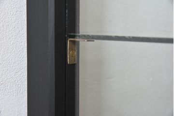 アンティーク家具　アンティーク　脚付き　縦型　上品なペイントガラスケース(2)