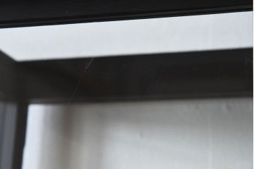 アンティーク家具　アンティーク　脚付き　縦型　上品なペイントガラスケース(2)