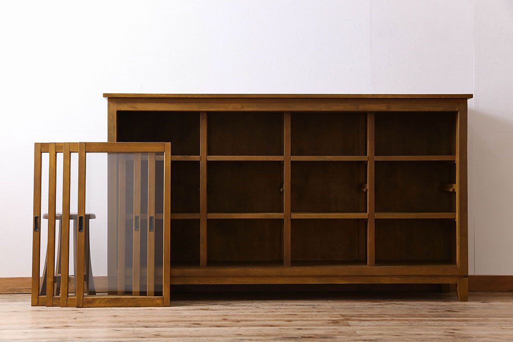 レトロ家具　昭和レトロ　脚付き!古い木製のサイドボード(収納棚)