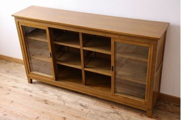 レトロ家具　昭和レトロ　脚付き!古い木製のサイドボード(収納棚)