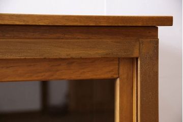 レトロ家具　昭和レトロ　脚付き!古い木製のサイドボード(収納棚)