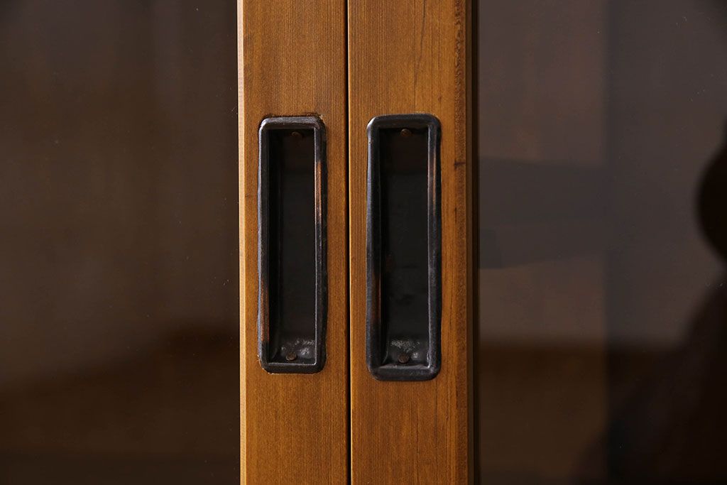 レトロ家具　昭和レトロ　脚付き!古い木製のサイドボード(収納棚)