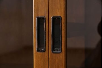 レトロ家具　昭和レトロ　脚付き!古い木製のサイドボード(収納棚)