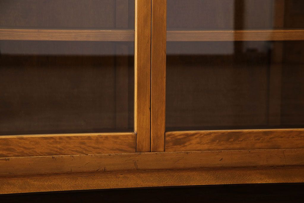 レトロ家具　昭和レトロ　脚付き!古い木製のサイドボード(収納棚)