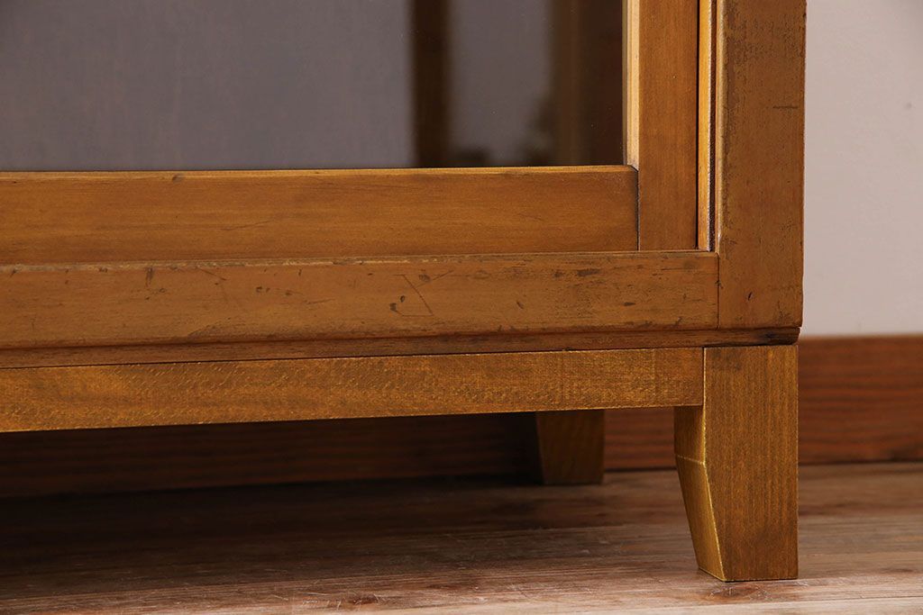 レトロ家具　昭和レトロ　脚付き!古い木製のサイドボード(収納棚)