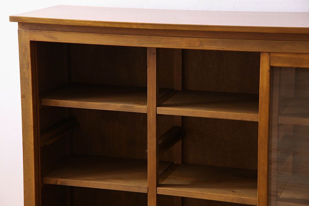 レトロ家具　昭和レトロ　脚付き!古い木製のサイドボード(収納棚)