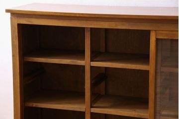 レトロ家具　昭和レトロ　脚付き!古い木製のサイドボード(収納棚)